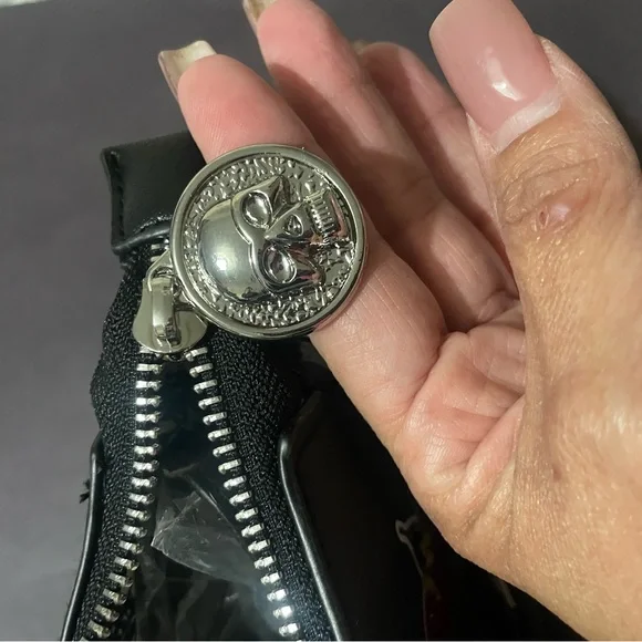 Ed Hardy Nova black crossbody bag with Red Hearts Design and embellishments BNWT - Picture 4 of 8